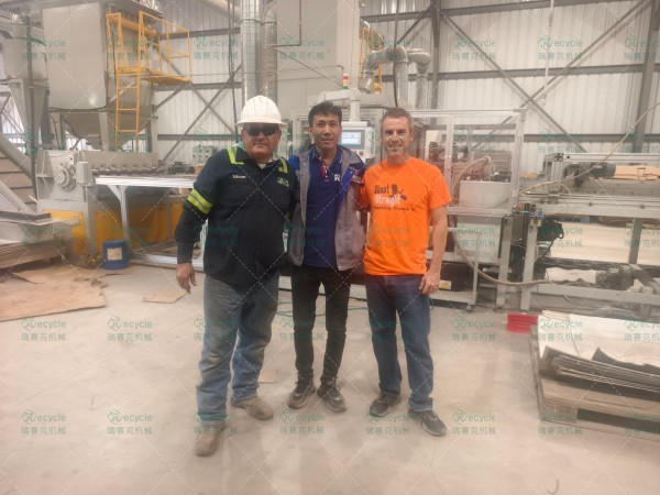 光伏板回收提炼设备客户现场图